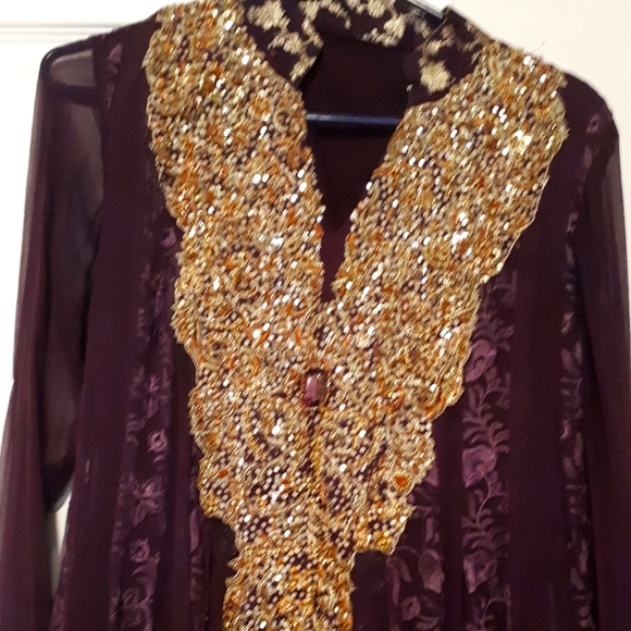 Traditional outfit - Picture 2 of 5